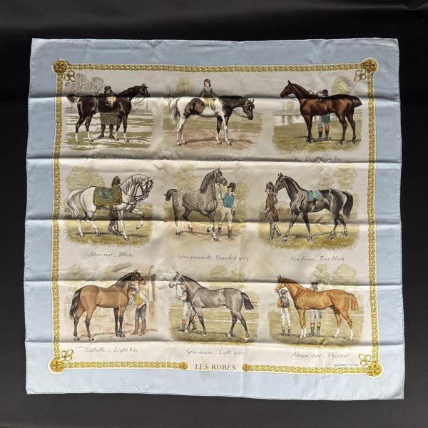Foulard de soie Hermès ( les robes )